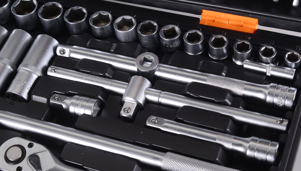 Набор инструментов , 1/2", 1/4", CrV, в кейсе 151 предм Вихрь