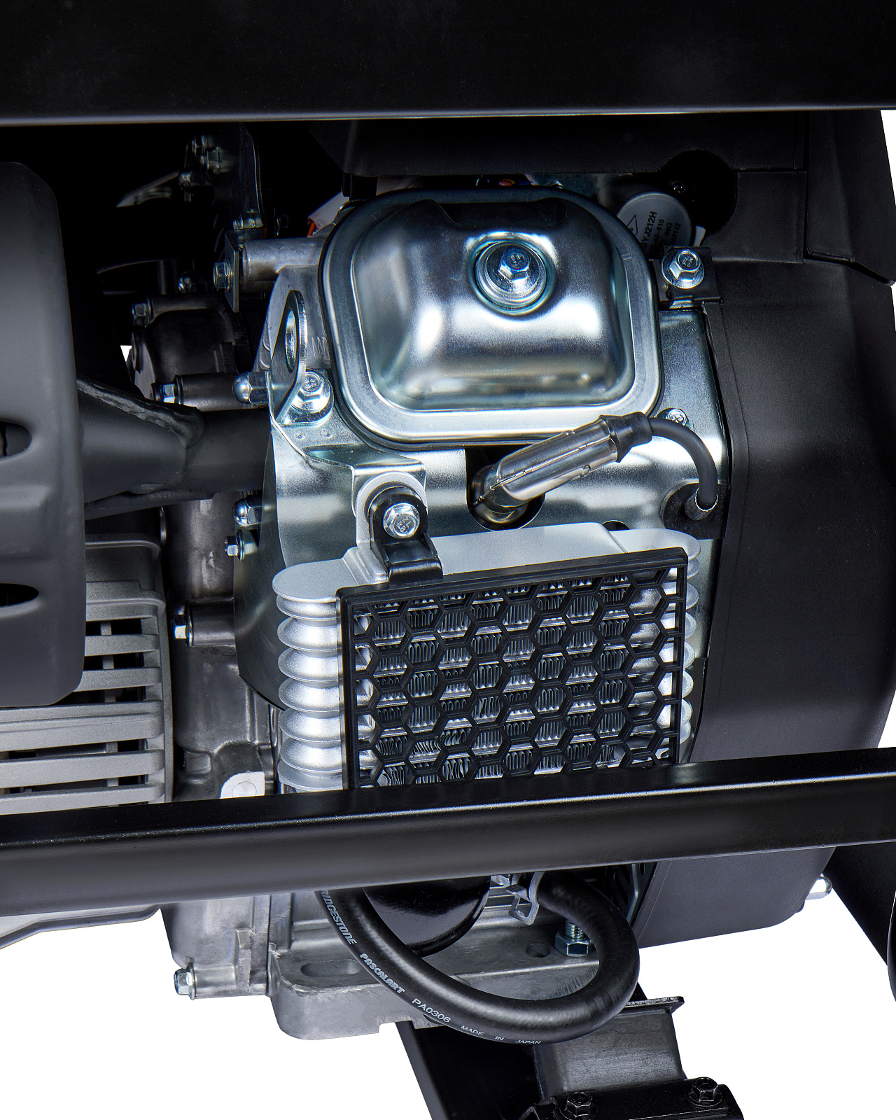 ELITECH GES 15500ЕAW Генератор бен,4-т,мак12/ном11кВт,230В,12В,2роз230В-16А,1роз230В-32А,т/б-40л,178