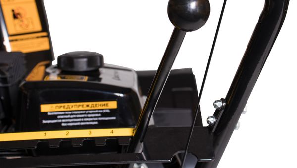 Снегоотбрасыватель CHAMPION ST656.,6.5лс 56см,5F/2R колеса,3,6л,72кг