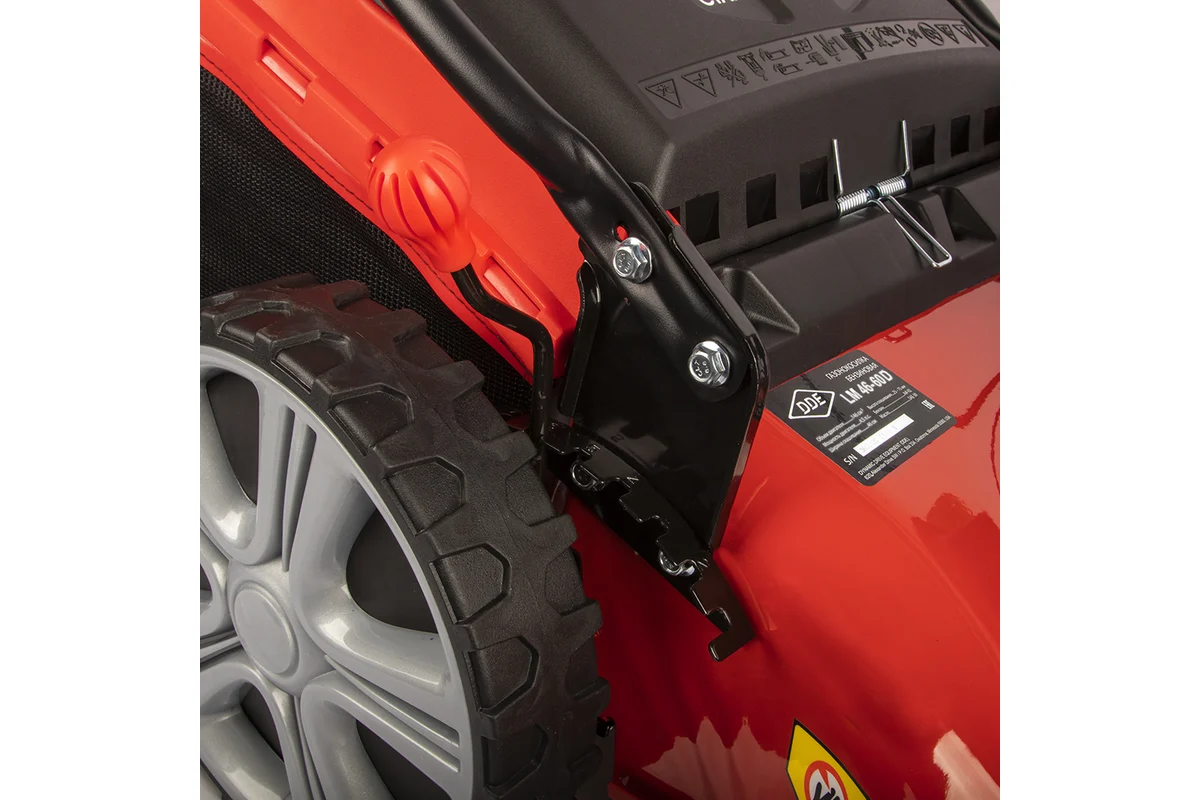 Газонокосилка бензиновая DDE LM 46-60 D (4,5 л.с., ширина 46 см, высота 25-75 мм, сбор-к 60 л, самох