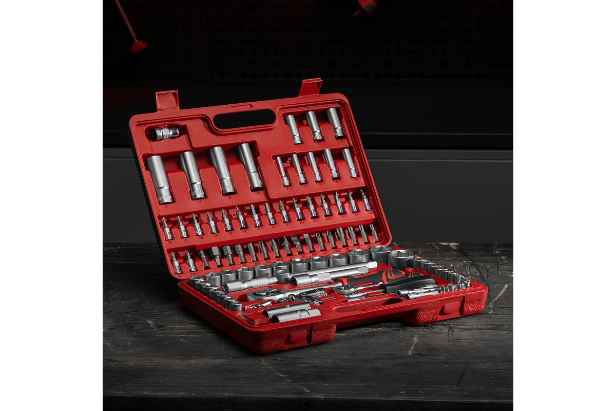 Набор слесарно-монтажный с квадратами, 1/4", 1/2", 94 предм.// Matrix